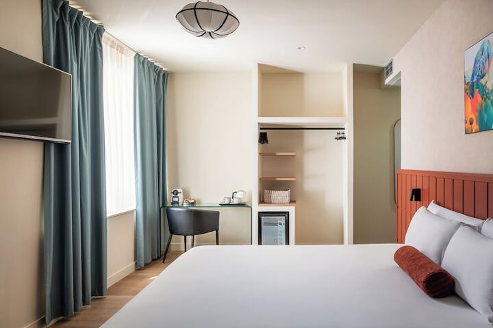 Room 17 of 39