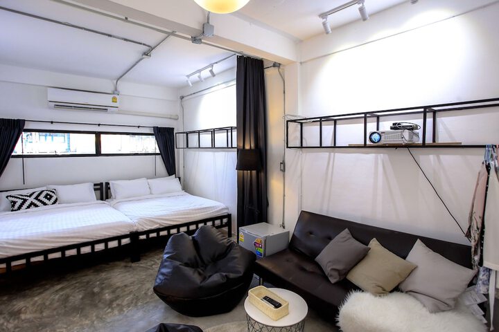 Room 21 of 108