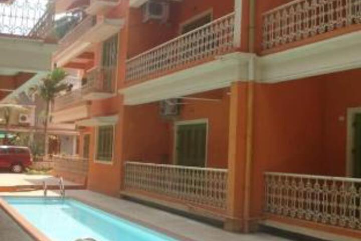 Pool 10 of 18