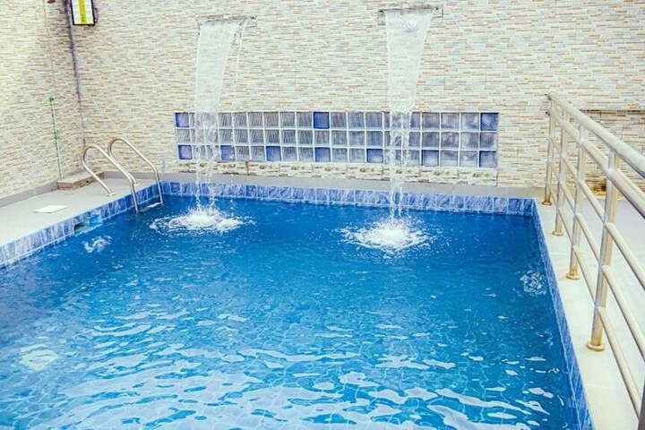 Pool 6 of 8