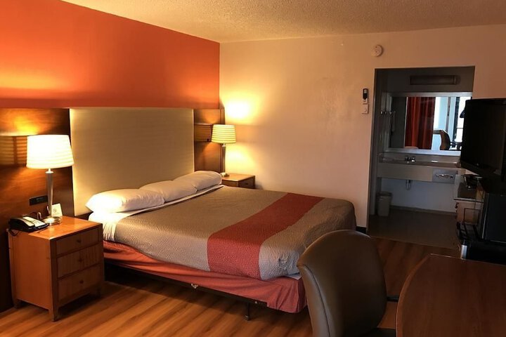 Room 2 of 7