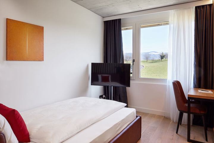 Room 6 of 38