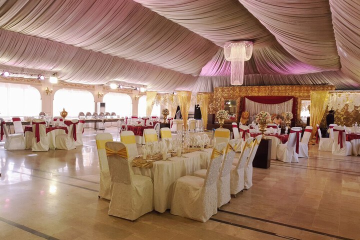 Ballroom/Hall 32 of 36
