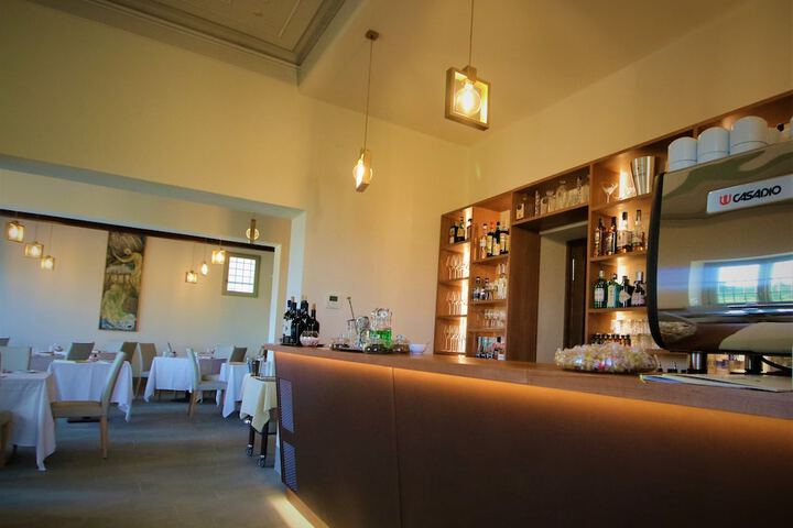 Lounge 72 of 89