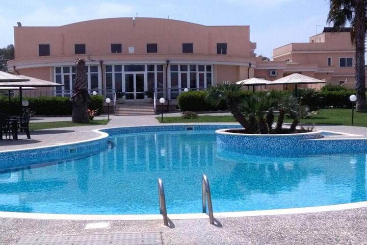 Pools & Facilities