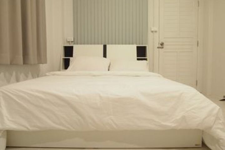 Room 5 of 13