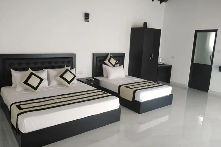 Room 4 of 14