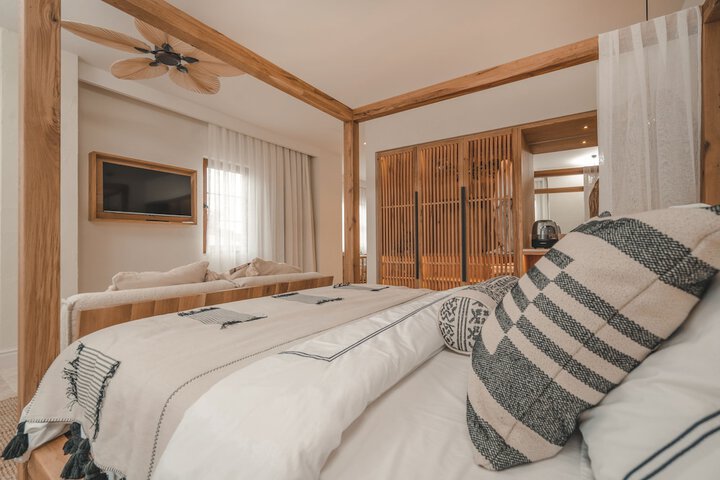 Room 16 of 50