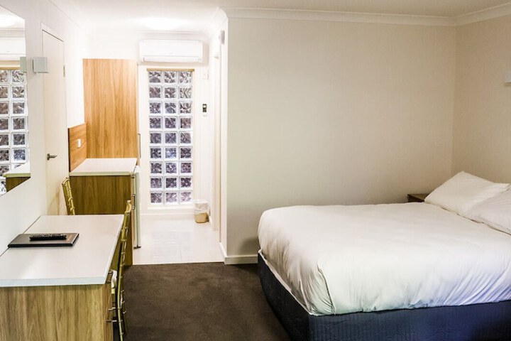 Room 9 of 99