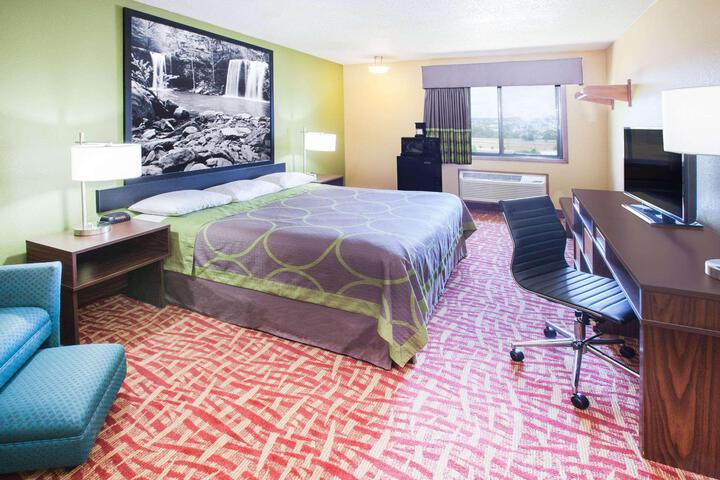 1 King Bed (10 of 14)