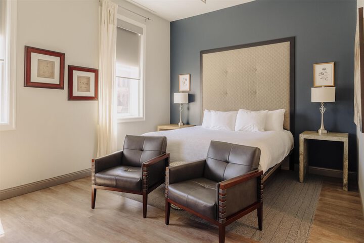 Room 16 of 40