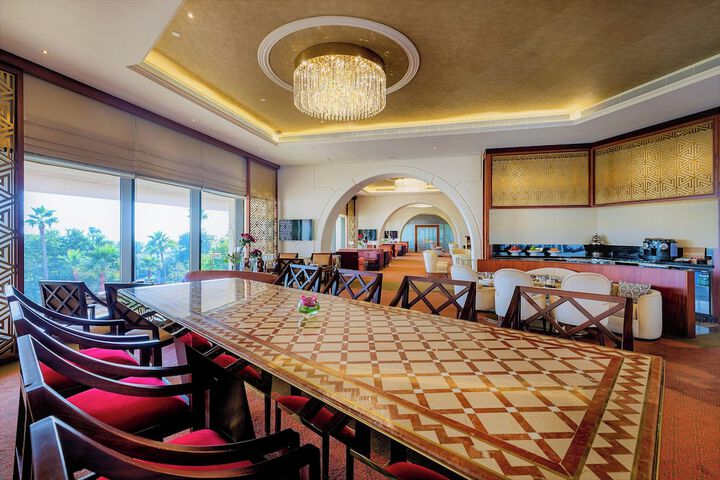 Lounge 172 of 220