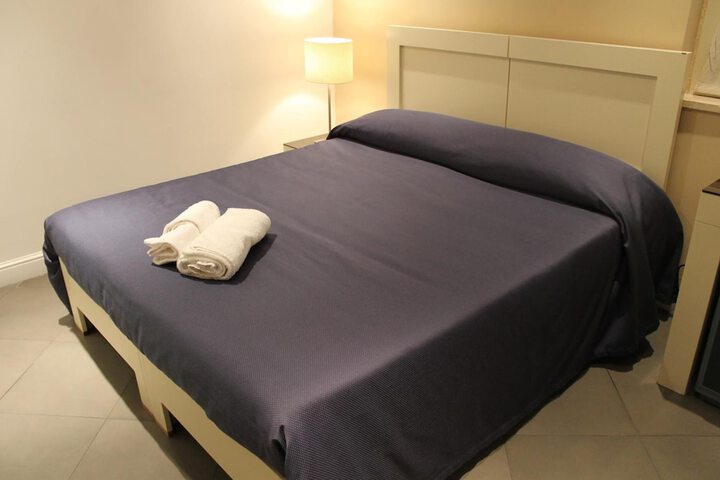 Room 12 of 33