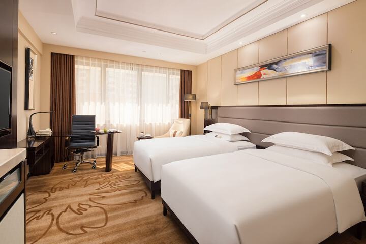Room 6 of 35