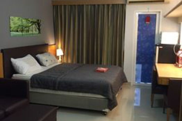 Room 8 of 28