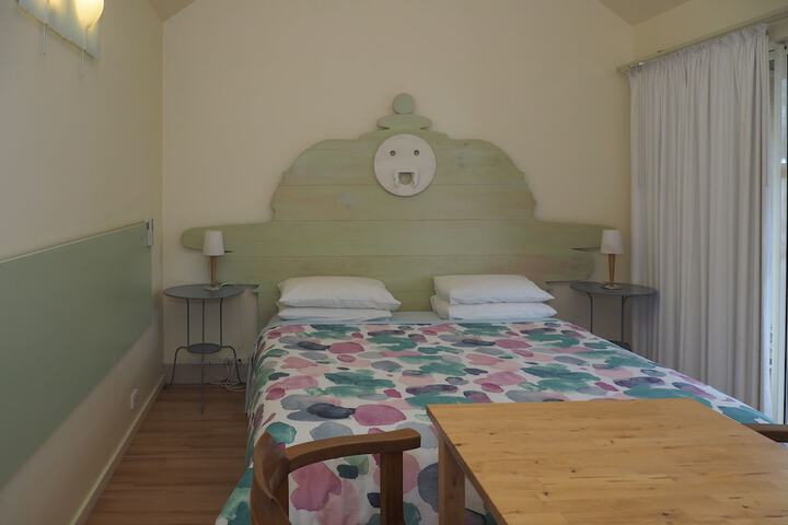 Room 6 of 35