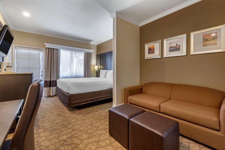 King Suite with Sofa Bed (10 of 17)