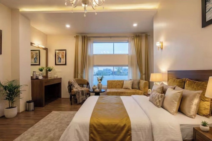 Room 16 of 38