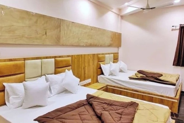Room 6 of 10