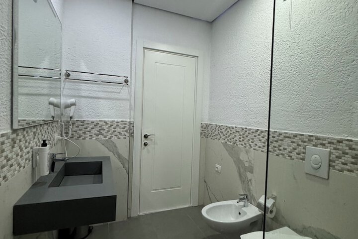 Room 148 of 191