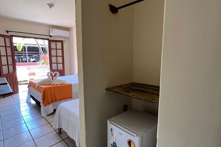 Room 10 of 33