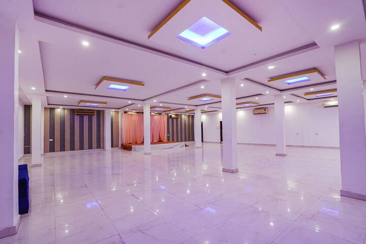 Ballroom/Hall 21 of 23