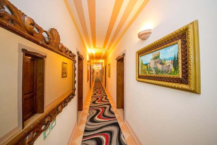 Ballroom/Hall 40 of 60