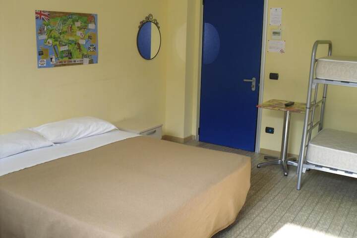 Room 10 of 33