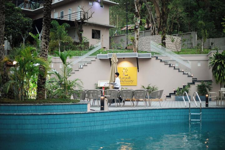 Pool 43 of 104