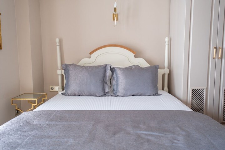 Room 46 of 82