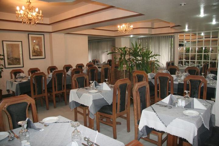 Dining 26 of 29