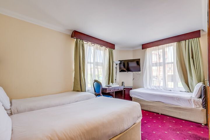Room 28 of 103