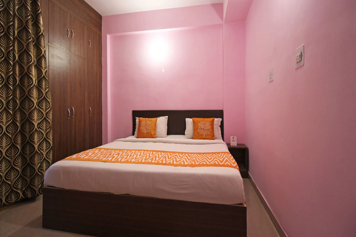 Room 2 of 10