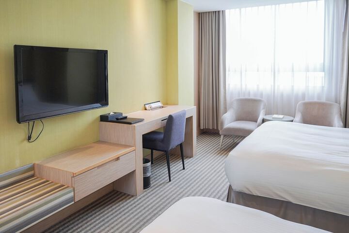 Room 43 of 83