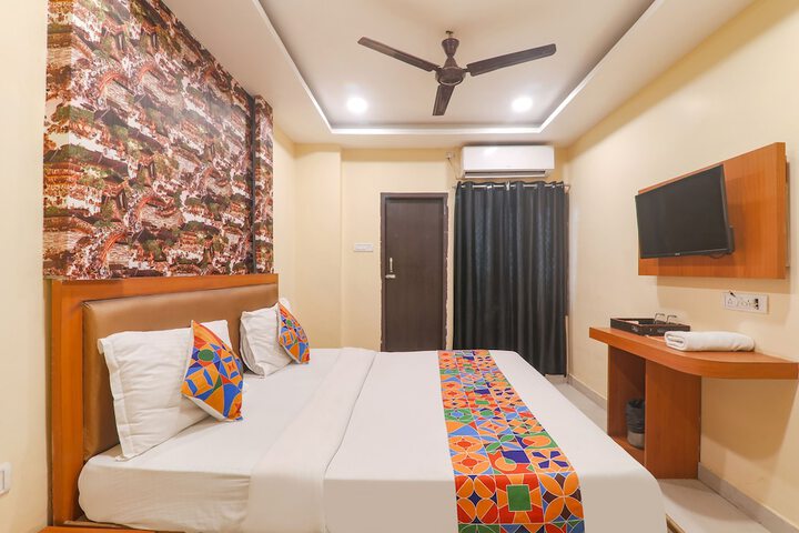 Room 13 of 29