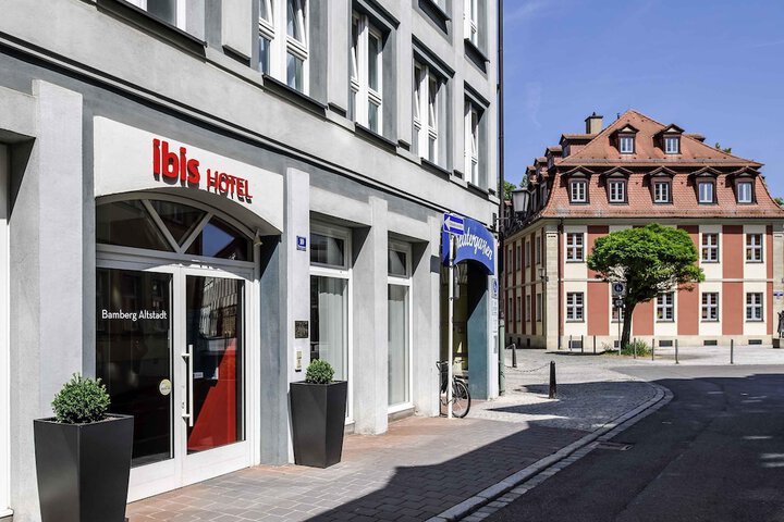 Hotel Entry