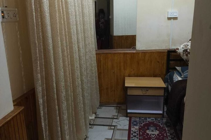 Room 28 of 77