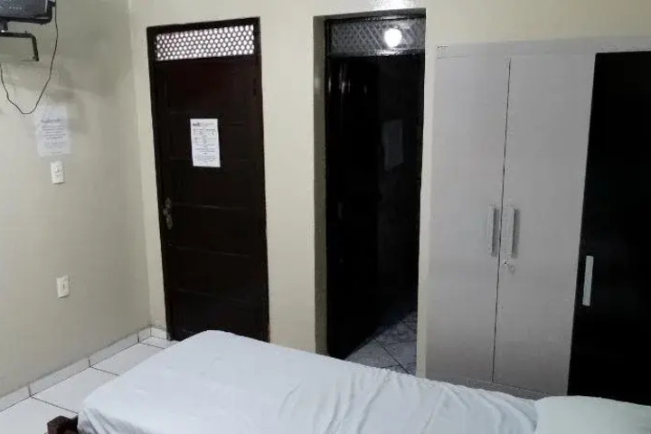Room 5 of 18