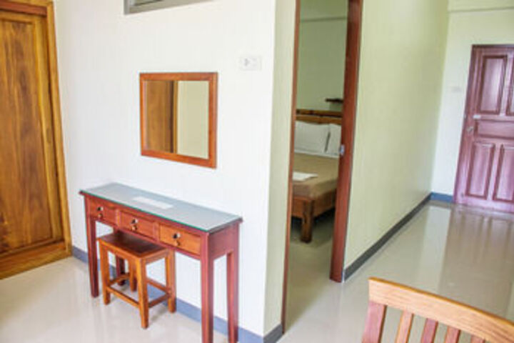 Room 11 of 48