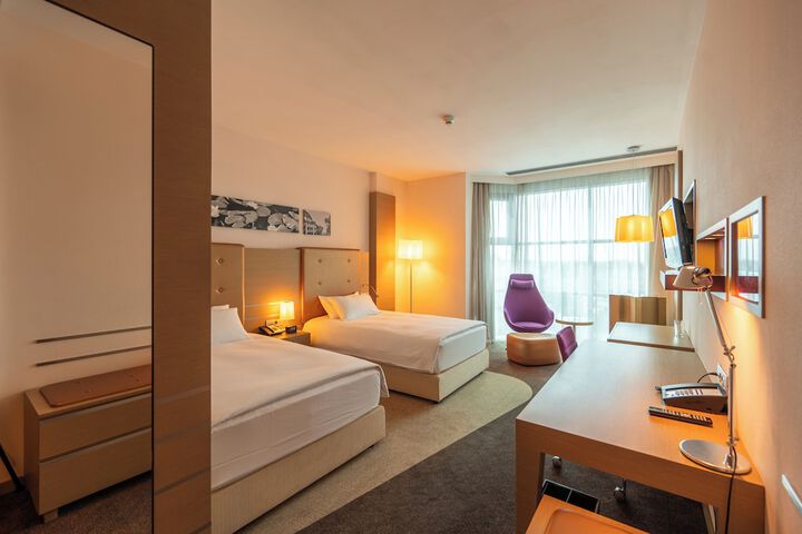 Room 15 of 94