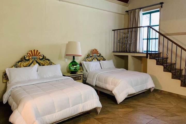 Room 4 of 33