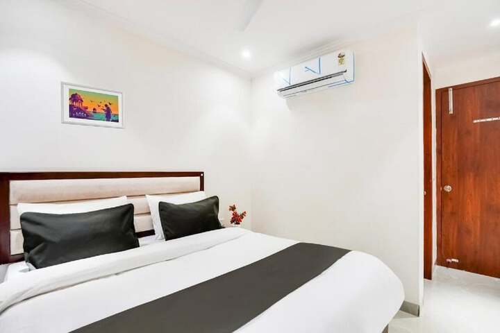 Room 12 of 28