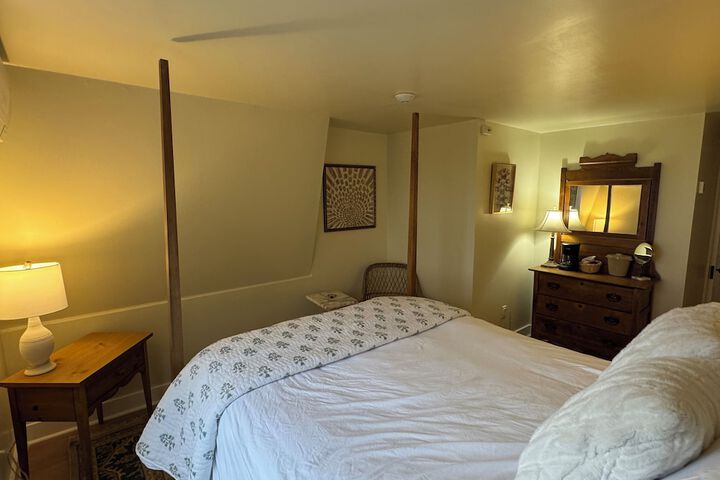 Room 51 of 182