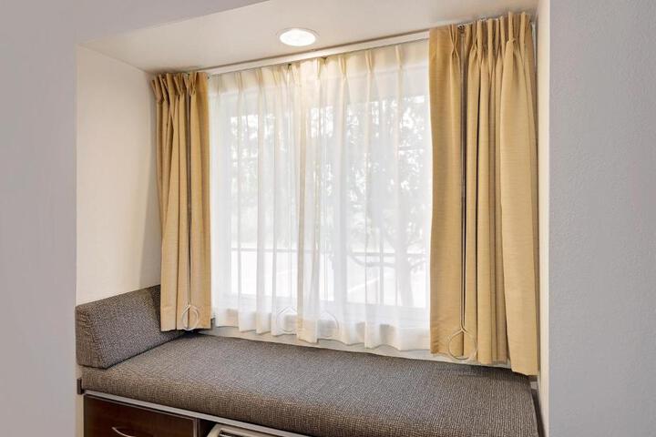 1 Queen Bed (14 of 17)