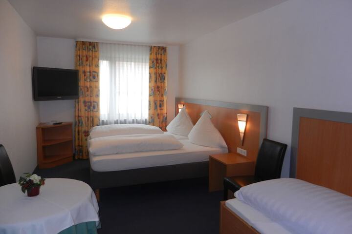 Room 6 of 35