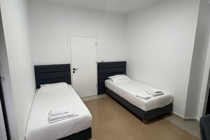 Room 46 of 98