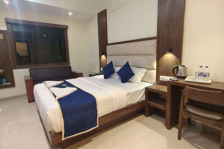 Hotel Ashraya International