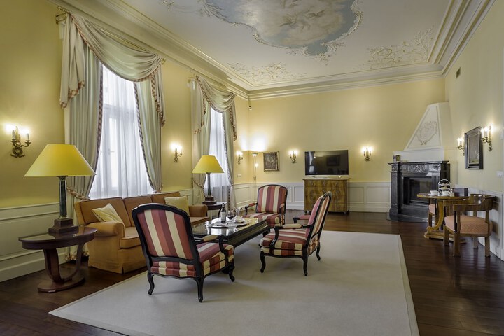 Room 12 of 52