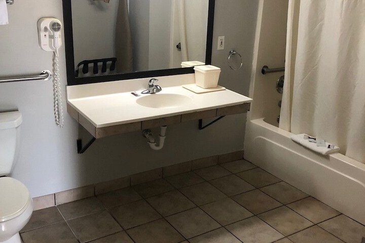 Room 11 of 16
