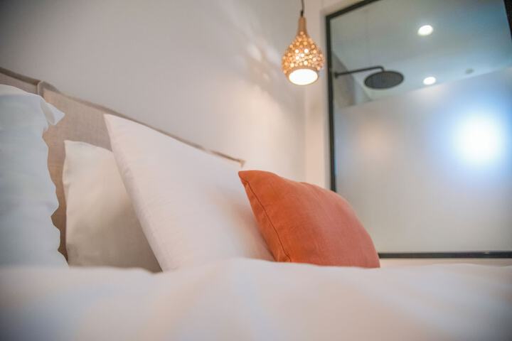 Room 14 of 194